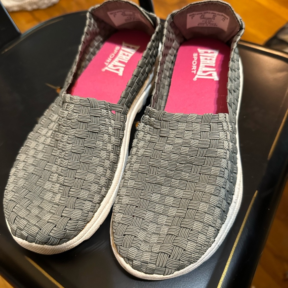 Everlast Women's Woven Gray Flats